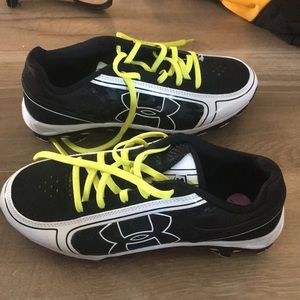 Black and White, size 8.5 Under Armour Cleats